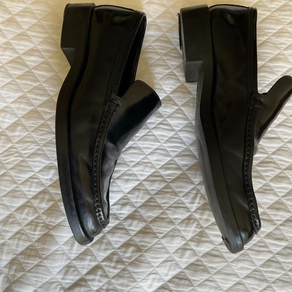 Pair of men\'s Gucci Loafers